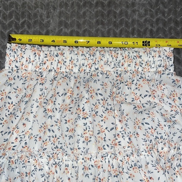 GOMORN tiered ruffle mini skirtt with wide elastics waistband. Size Large 8/10. - Picture 3 of 5